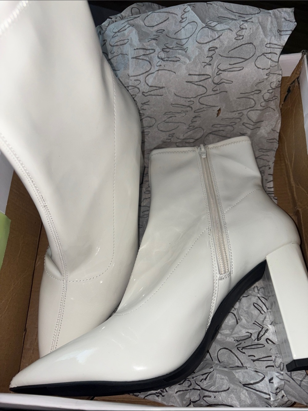 Wild Pair White Patent Pointed Toe Block Heel Ankle Boots 8.5 US